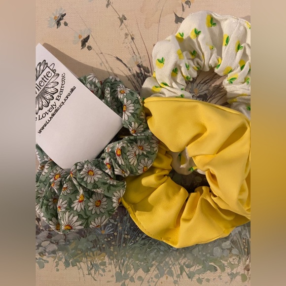 🌻NWT ALL 3 pcs. Chunky Hair Scrunches/Ponytails- 2 Flowery🌸1 Solid Yellow🌿BOP - Picture 8 of 16